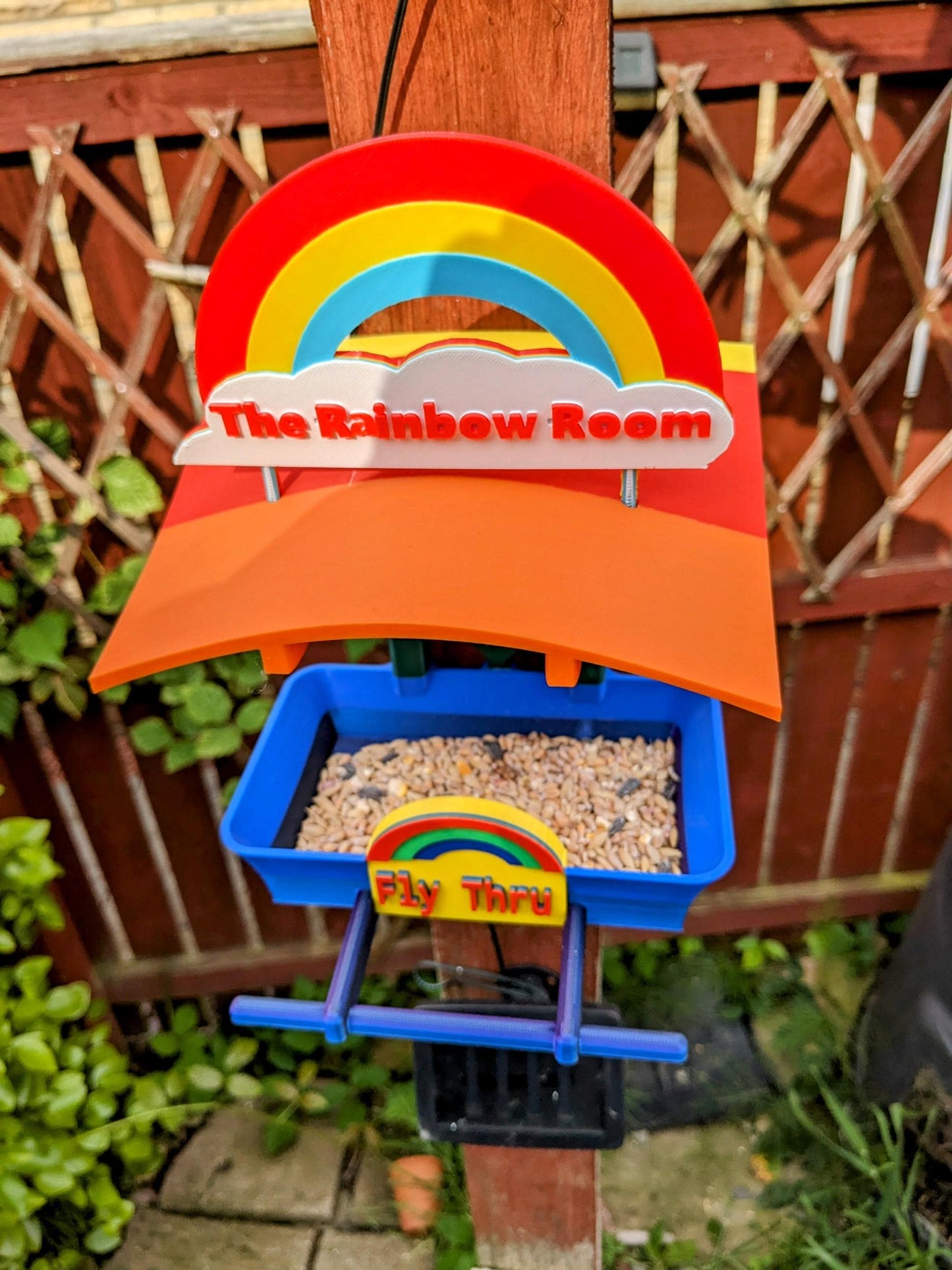 Brighton & Hove Albion “The Seagulls Perch” – AMEX Fly Thru Bird Feeder. Novelty BHA fans garden accessory