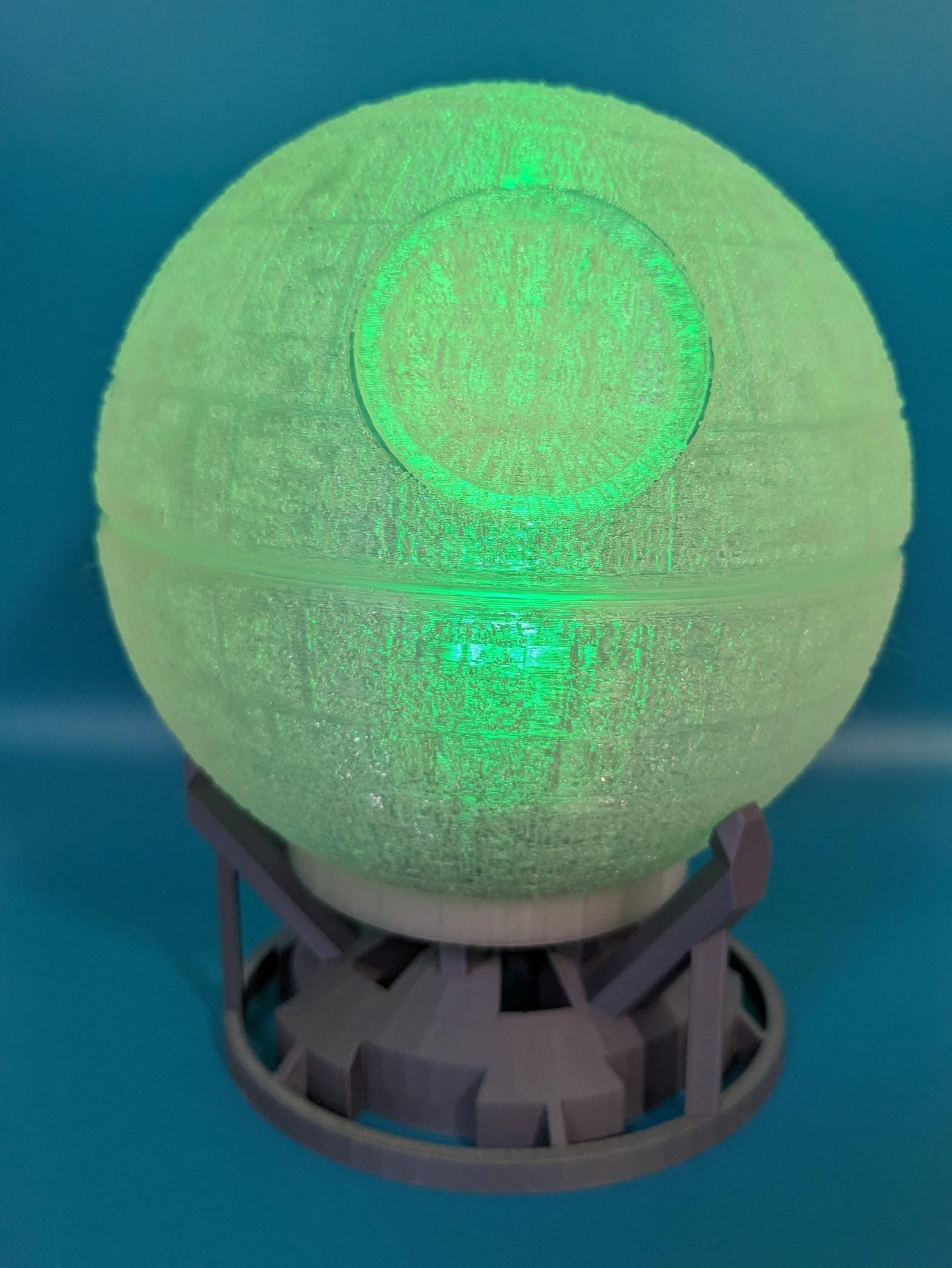 Death star night light, with optional colour changing remote control. A star wars must have collectable lamp, hand made in the UK.