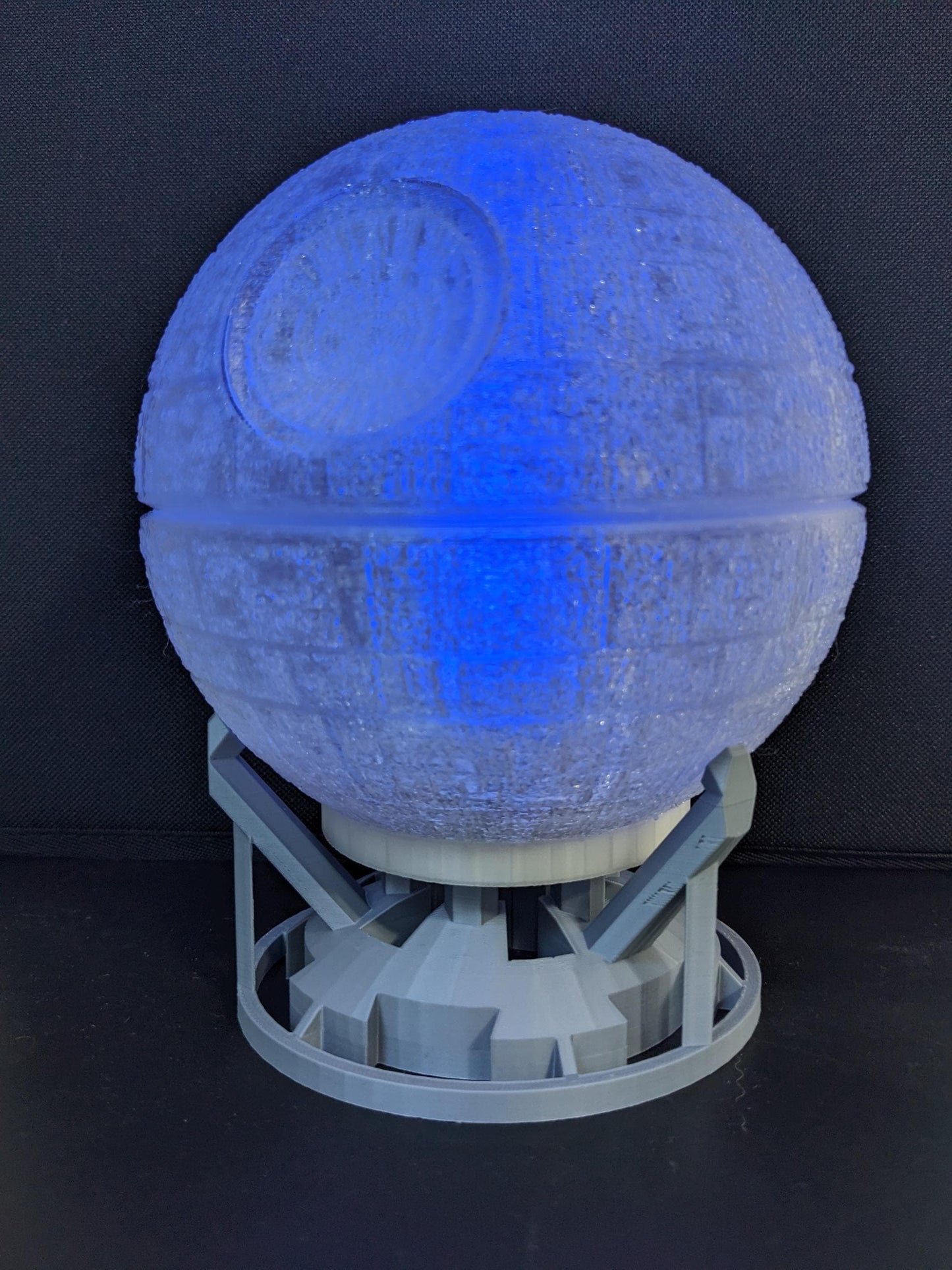 Death star night light, with optional colour changing remote control. A star wars must have collectable lamp, hand made in the UK.