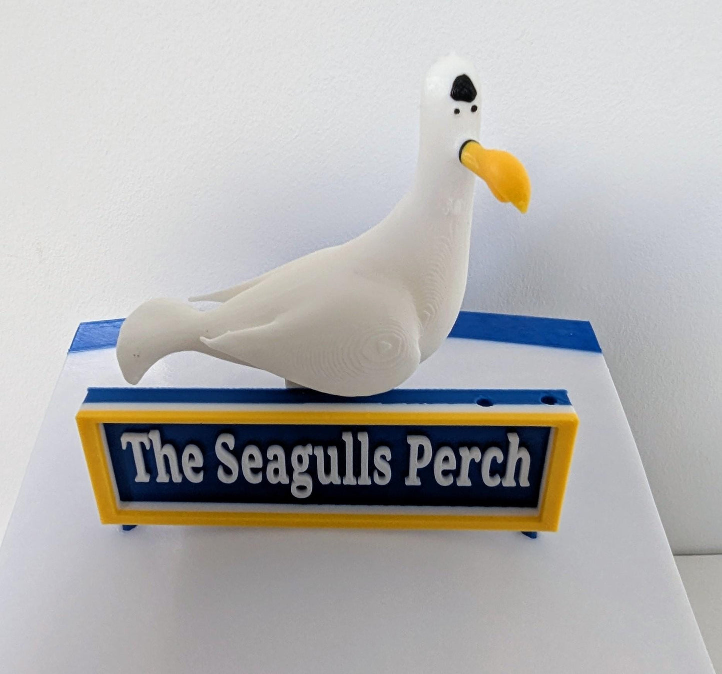 Brighton & Hove Albion “The Seagulls Perch” – AMEX Fly Thru Bird Feeder. Novelty BHA fans garden accessory