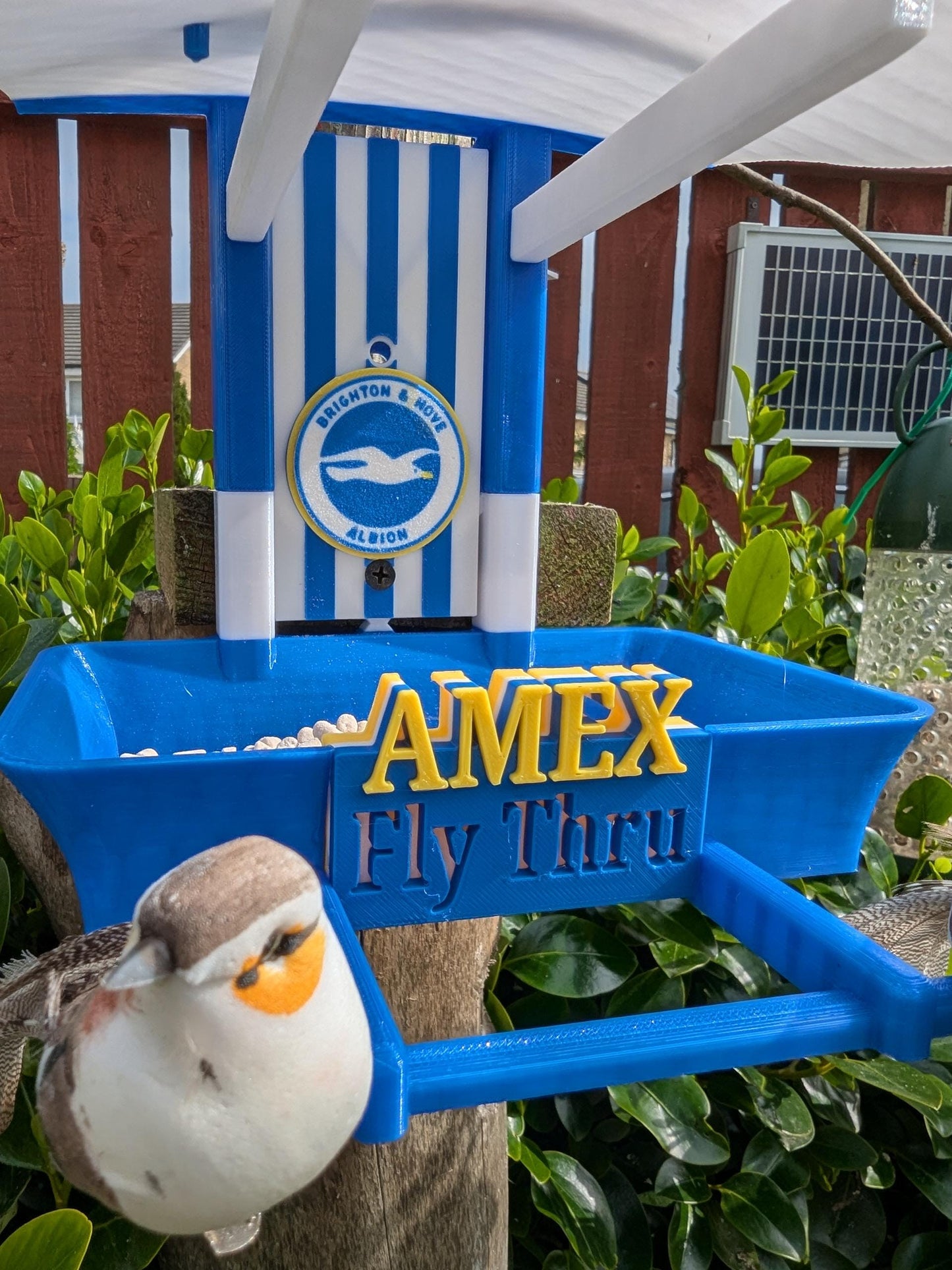 Brighton & Hove Albion “The Seagulls Perch” – AMEX Fly Thru Bird Feeder. Novelty BHA fans garden accessory