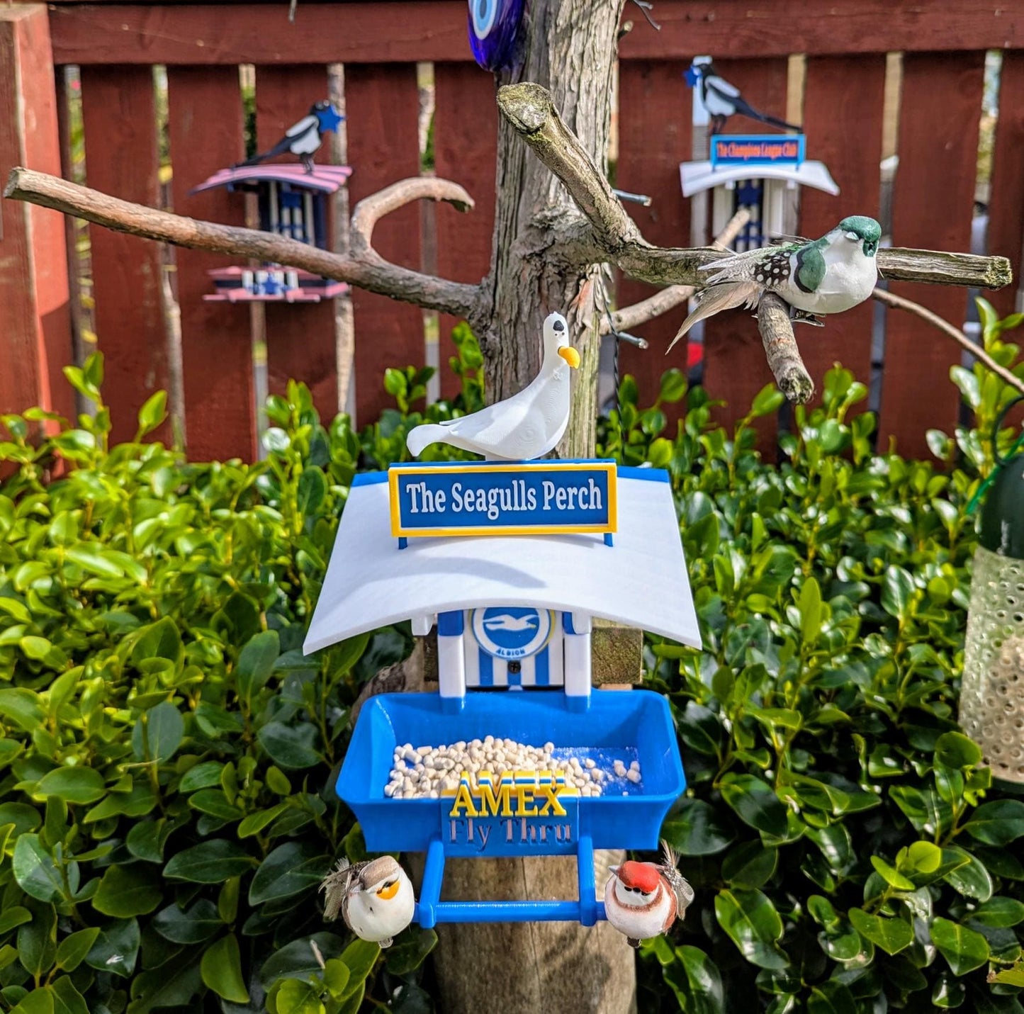 Brighton & Hove Albion “The Seagulls Perch” – AMEX Fly Thru Bird Feeder. Novelty BHA fans garden accessory