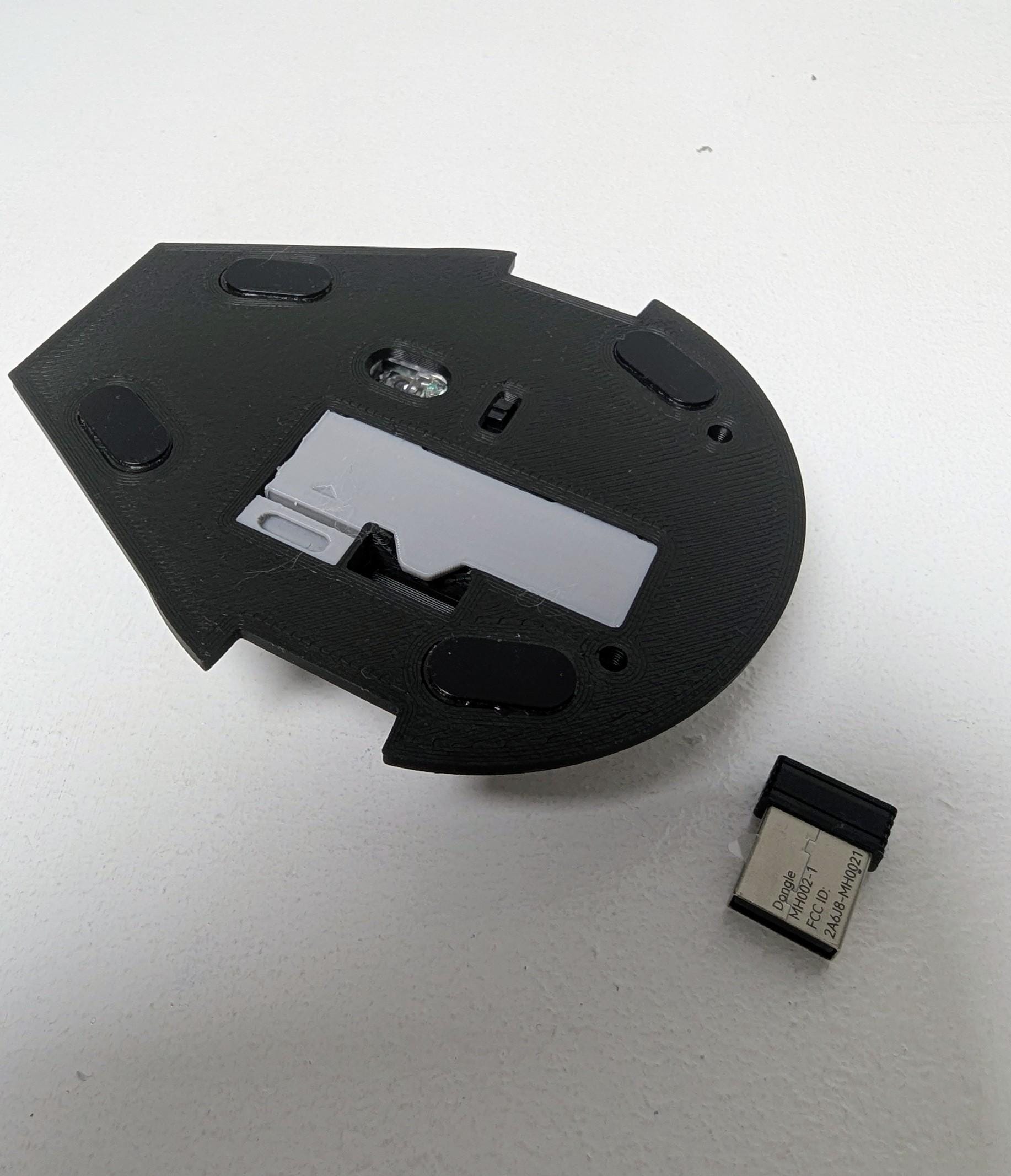 Millenium Falcon Wireless Mouse, with Optional S Wars display case. Great Sci fi galactic empire present