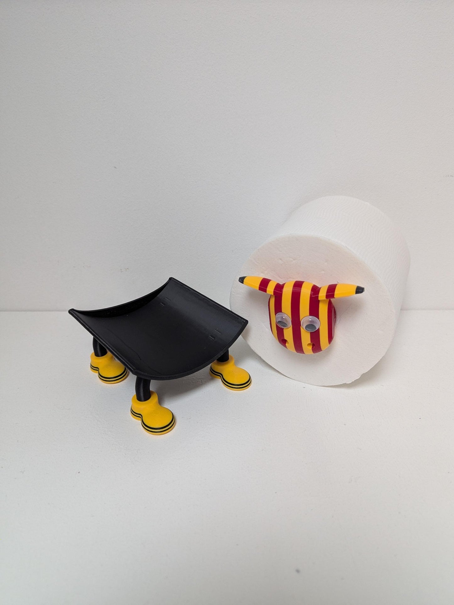 Bradford City toilet roll holder - Funny football gift for him or her, quirky bathroom decor novelty bantams soccer fan present